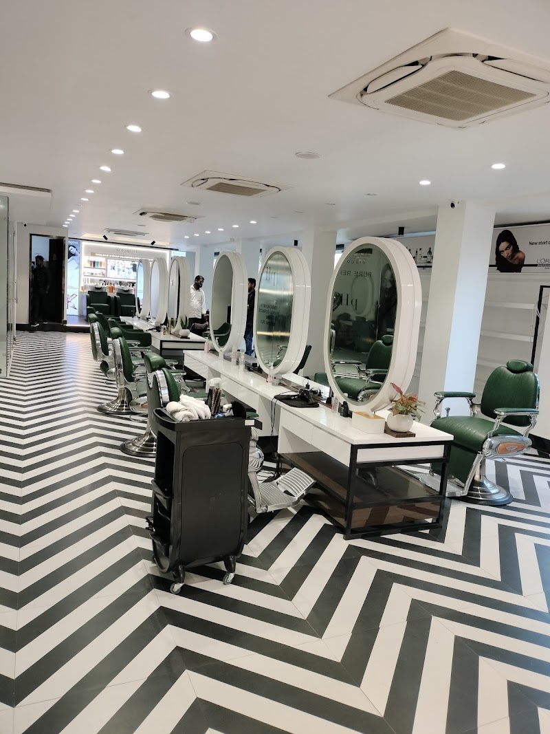 Noi Tre Salon - Dwarka