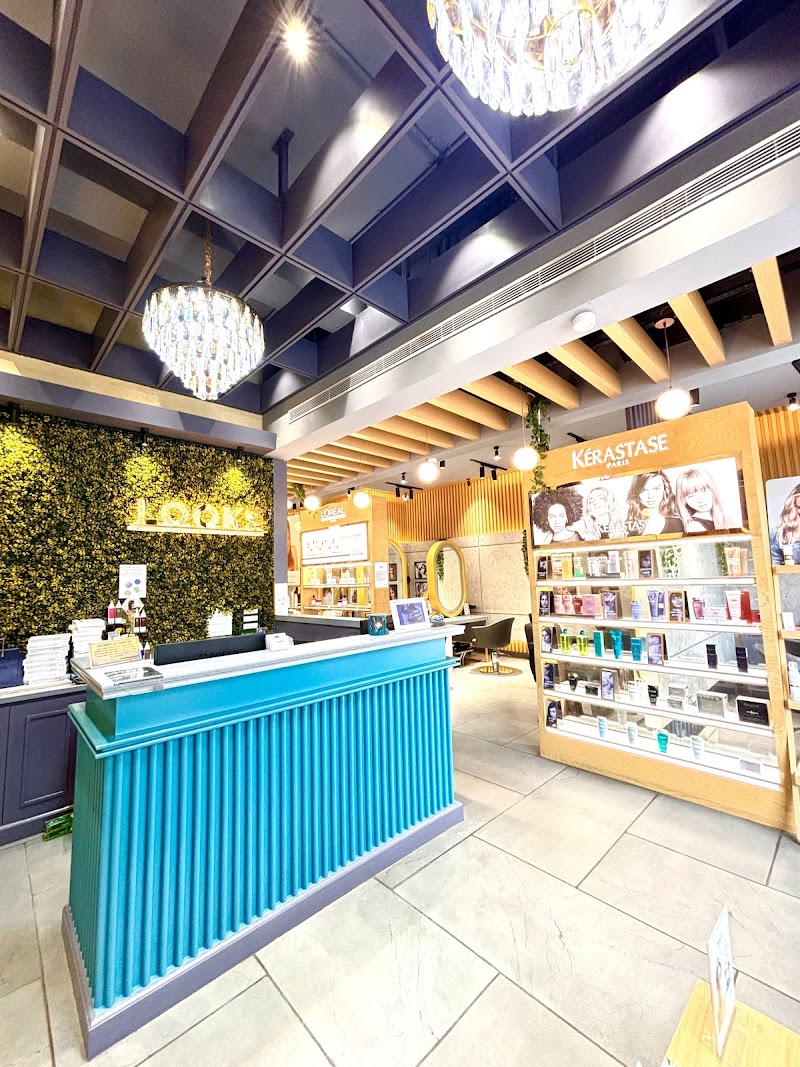 Looks Salon Swaroop Nagar