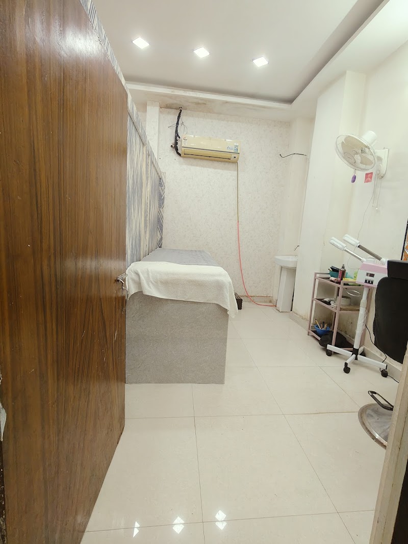 NAKSH MAKEUP STUDIO AND UNISEX SALON